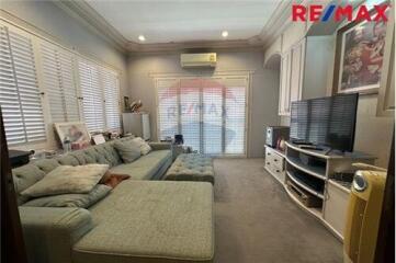 500 Sqm., 6 Beds Townhouse listed for ฿ 61,360,000.