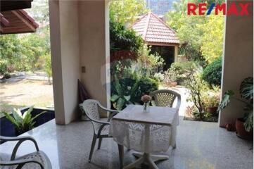 500 Sqm., 6 Beds Townhouse listed for ฿ 61,360,000.