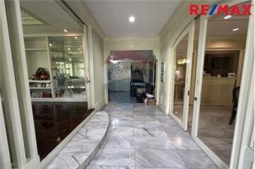 500 Sqm., 6 Beds Townhouse listed for ฿ 61,360,000.