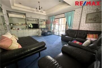 500 Sqm., 6 Beds Townhouse listed for ฿ 61,360,000.