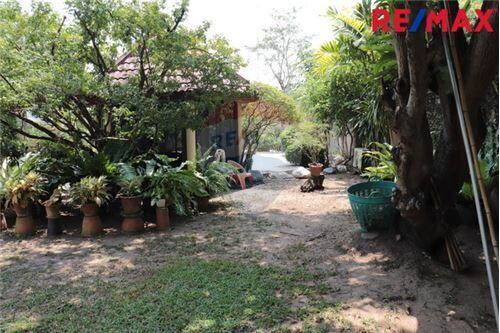 500 Sqm., 6 Beds Townhouse listed for ฿ 61,360,000.