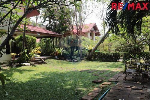 500 Sqm., 6 Beds Townhouse listed for ฿ 61,360,000.