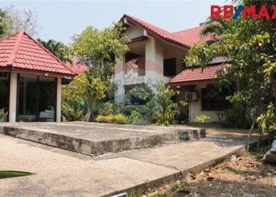 500 Sqm., 6 Beds Townhouse listed for ฿ 61,360,000.