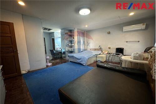 500 Sqm., 6 Beds Townhouse listed for ฿ 61,360,000.