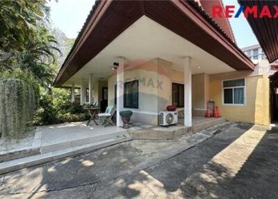 500 Sqm., 6 Beds Townhouse listed for ฿ 61,360,000.