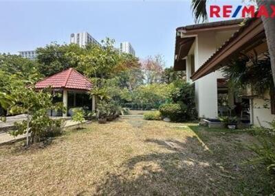 500 Sqm., 6 Beds Townhouse listed for ฿ 61,360,000.