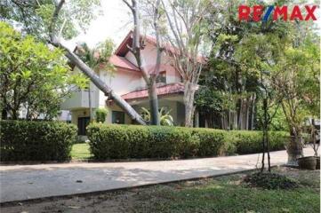 500 Sqm., 6 Beds Townhouse listed for ฿ 61,360,000.