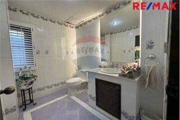 500 Sqm., 6 Beds Townhouse listed for ฿ 61,360,000.