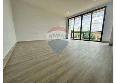 212 Sqm., 4 Beds Townhouse listed for ฿ 6,500,000.