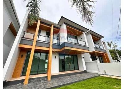 212 Sqm., 4 Beds Townhouse listed for ฿ 6,500,000.