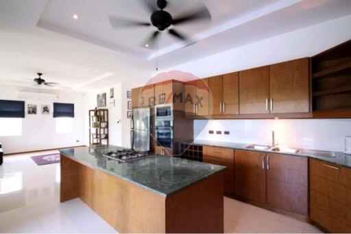 Mali Residences, Spacious Villa 3(+1) Bed 5 Bath,