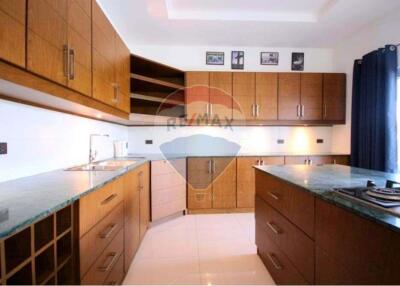 Mali Residences, Spacious Villa 3(+1) Bed 5 Bath,