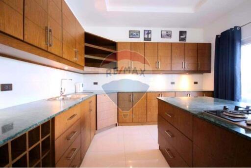 Mali Residences, Spacious Villa 3(+1) Bed 5 Bath,