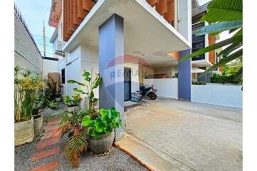 Luxury Modern Townhouse, 3 Bed 2 Bath in Hua Hin Soi 70 For Sale