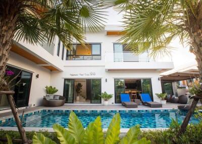 Pool villa for Rent in Nong Pa Khrang, Mueang Chiang Mai.