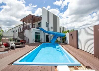 Modern Townhouse with Private Pool Near International Schools