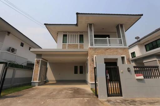 House to rent at Sarisa Ville near Lanna School