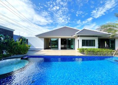 Elegant 4-Bedroom Poolvilla