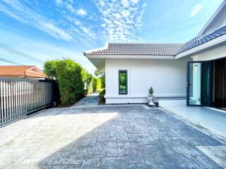 Elegant 4-Bedroom Poolvilla