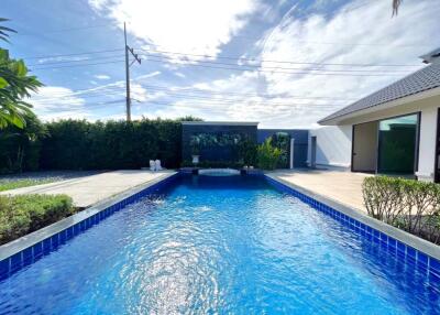 Elegant 4-Bedroom Poolvilla