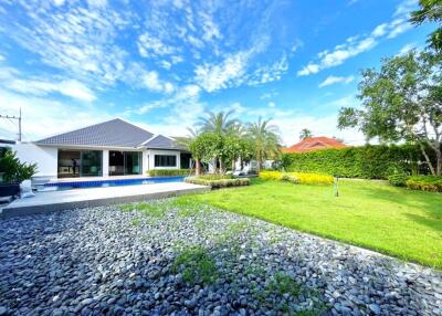 Elegant 4-Bedroom Poolvilla