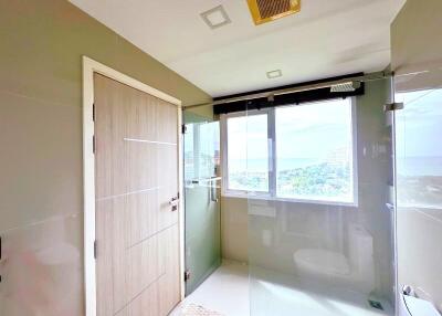 Spacious 1-Bedroom Condo in Pratamnak