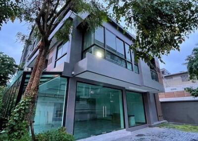 For Sale and Rent Bangkok Single House Sukhumvit BTS Thong Lo Khlong Toei