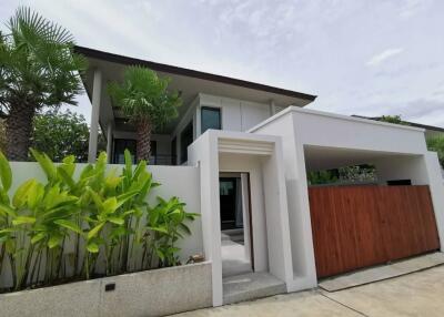 Modern House with 3 Bedrooms in Bang Tao for Rent