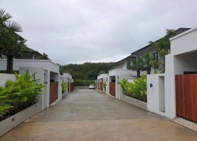 Modern House with 3 Bedrooms in Bang Tao for Rent