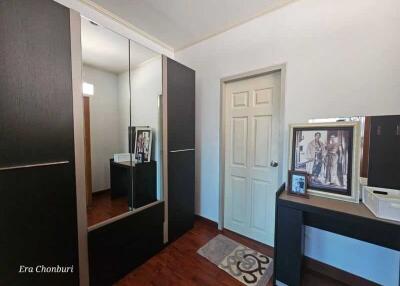 Bedroom with mirrored wardrobe and desk