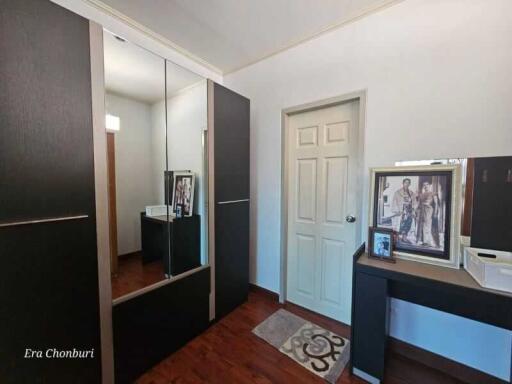 Bedroom with mirrored wardrobe and desk