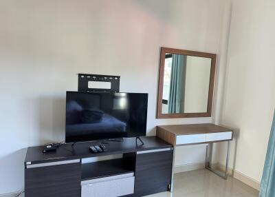 Living room with TV and wall-mounted mirror