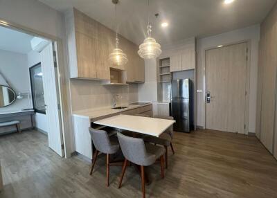 Modern kitchen with dining area