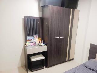 Bedroom with a closet and dressing table