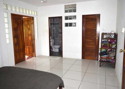 Bedroom with attached bathroom and closet