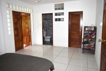 Bedroom with attached bathroom and closet