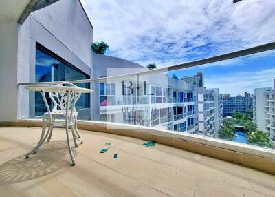 Balcony with a view of modern buildings