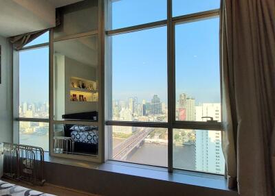 Spacious 1-Bedroom Condo Taksin Bridge View