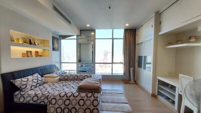 Spacious 1-Bedroom Condo Taksin Bridge View