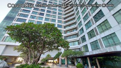 Spacious 1-Bedroom Condo Taksin Bridge View