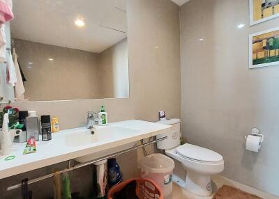 Spacious 1-Bedroom Condo Taksin Bridge View