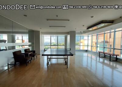 Spacious 1-Bedroom Condo Taksin Bridge View