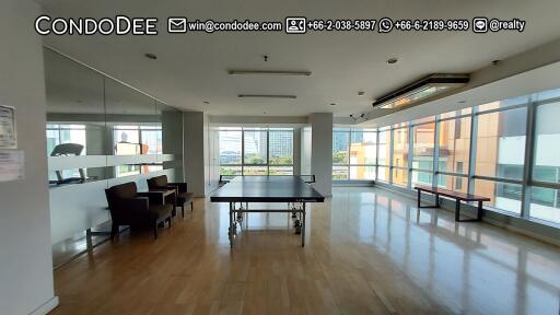 Spacious 1-Bedroom Condo Taksin Bridge View