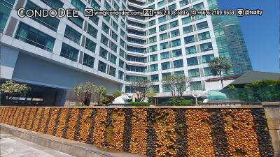 Spacious 1-Bedroom Condo Taksin Bridge View