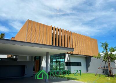 SALE Exclusive Two-Storey Homes Onyx Elegance in Tropical Living 4 Bedrooms 4 Bathrooms 469 Sqm. Just Minutes from Jomtien Beach /OP-0181