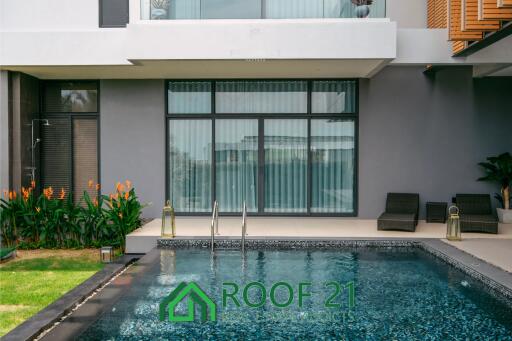 SALE Exclusive Two-Storey Homes Onyx Elegance in Tropical Living 4 Bedrooms 4 Bathrooms 469 Sqm. Just Minutes from Jomtien Beach /OP-0181