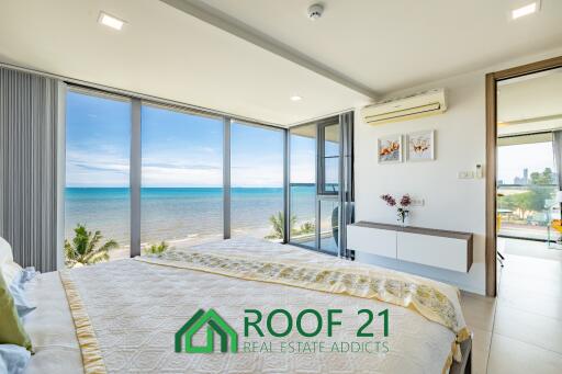 SALE Waters Edge Condo 1 Bedroom with Furniture and stunning seaview 70 Sqm A luxury Beachfront Condo in Na Jomtien / S-0843K