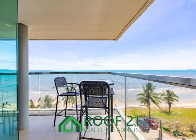 SALE Waters Edge Condo 1 Bedroom with Furniture and stunning seaview 70 Sqm A luxury Beachfront Condo in Na Jomtien / S-0843K