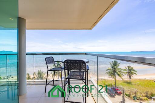 SALE Waters Edge Condo 1 Bedroom with Furniture and stunning seaview 70 Sqm A luxury Beachfront Condo in Na Jomtien / S-0843K