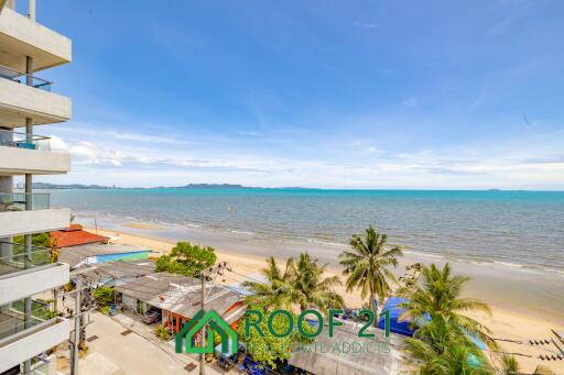 SALE Waters Edge Condo 1 Bedroom with Furniture and stunning seaview 70 Sqm A luxury Beachfront Condo in Na Jomtien / S-0843K